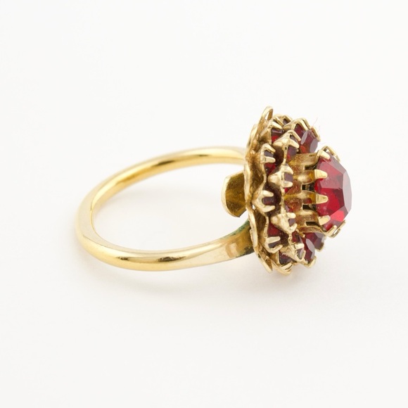 Vintage Sarah Coventry Red Rhinestone Cocktail Ring Size 7 Gold Plated 1960s - Picture 4 of 5